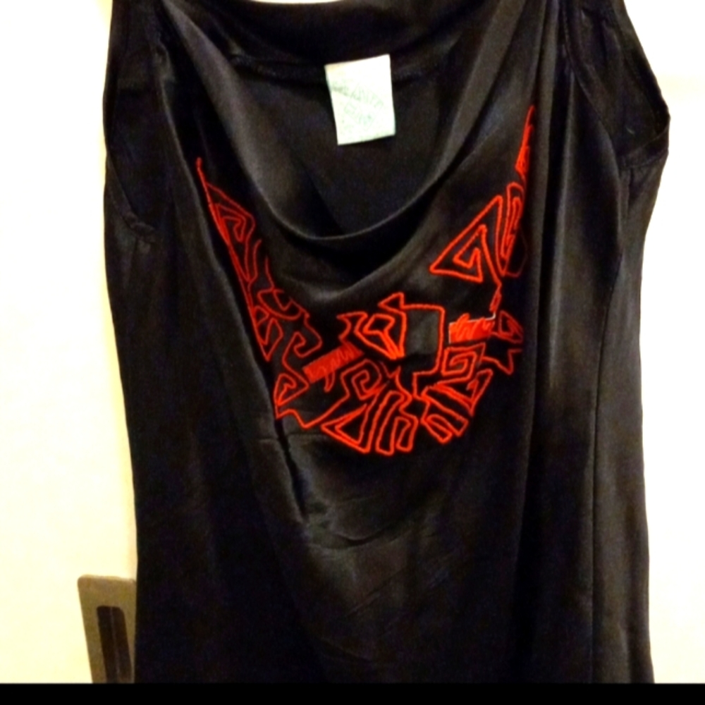 Legatte silk tank top with unique design